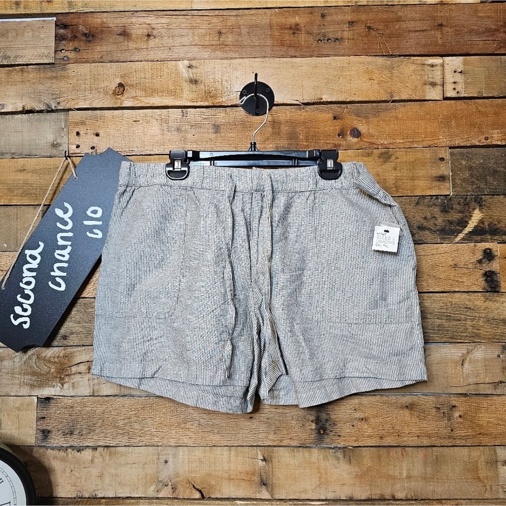 Liz Claiborne women's olive & white classic linen shorts size large